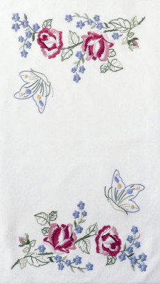 Napperons et nappes roses et papillons