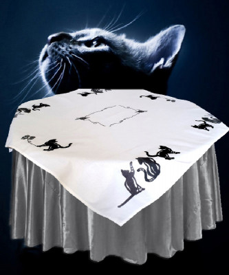 Surnappe et chemin de table chats