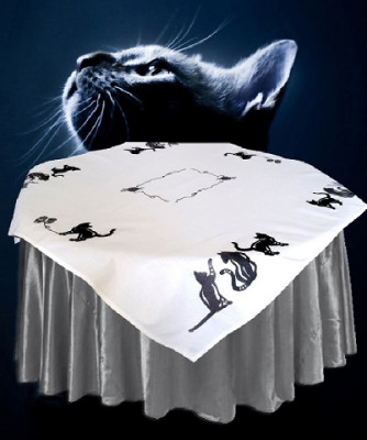 Surnappe et chemin de table chats
